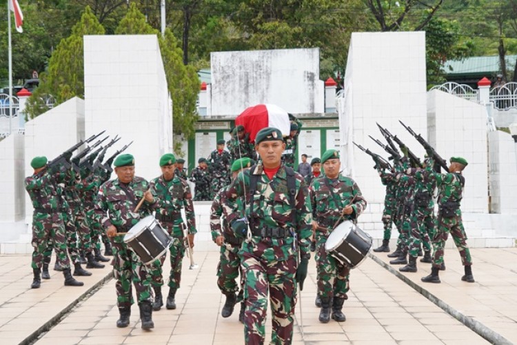 Serma Anumerta Jefri Elfradus May Dimakamkan Secara Militer di TMP Waena 