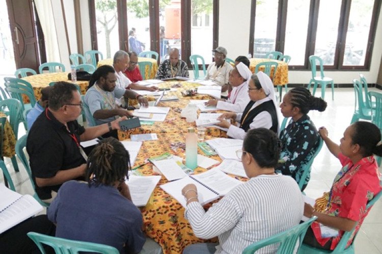 “Dari Aula BPSDM, Semangat Sinodal Menggema: Gereja Jayapura Siap Melangkah Bersama”