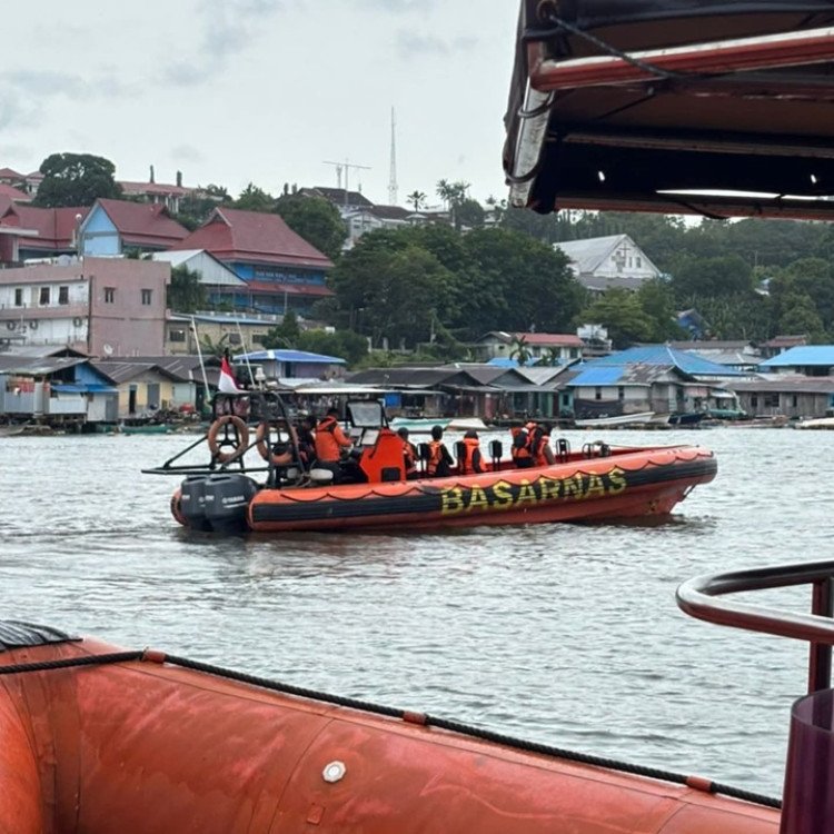 Pria Jatuh dari Tebing di Pantai Pasir 4 Jayapura, Tim SAR Masih Lakukan Pencarian